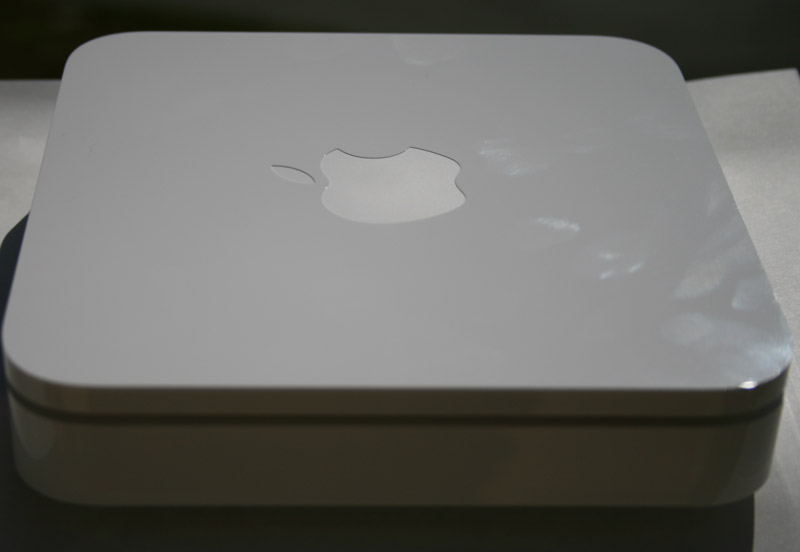Illustration for article titled The Things Other Apple Airport Extreme Reviews Don't Tell You